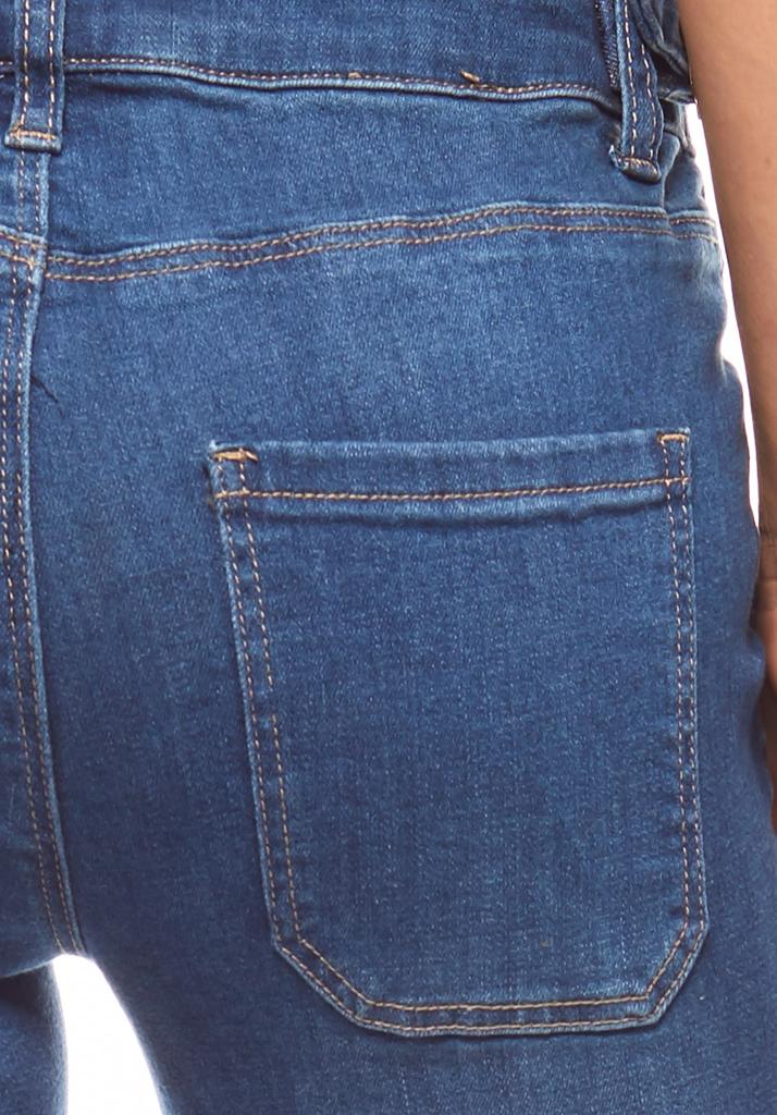 JeansJeans Arizona #ArizonaJeans Arizona vijnë me një model vërtet të veçant. Xhepa të mëdhenj përpara dhe elastik. Komod falë materialit me cilësi te lartë.