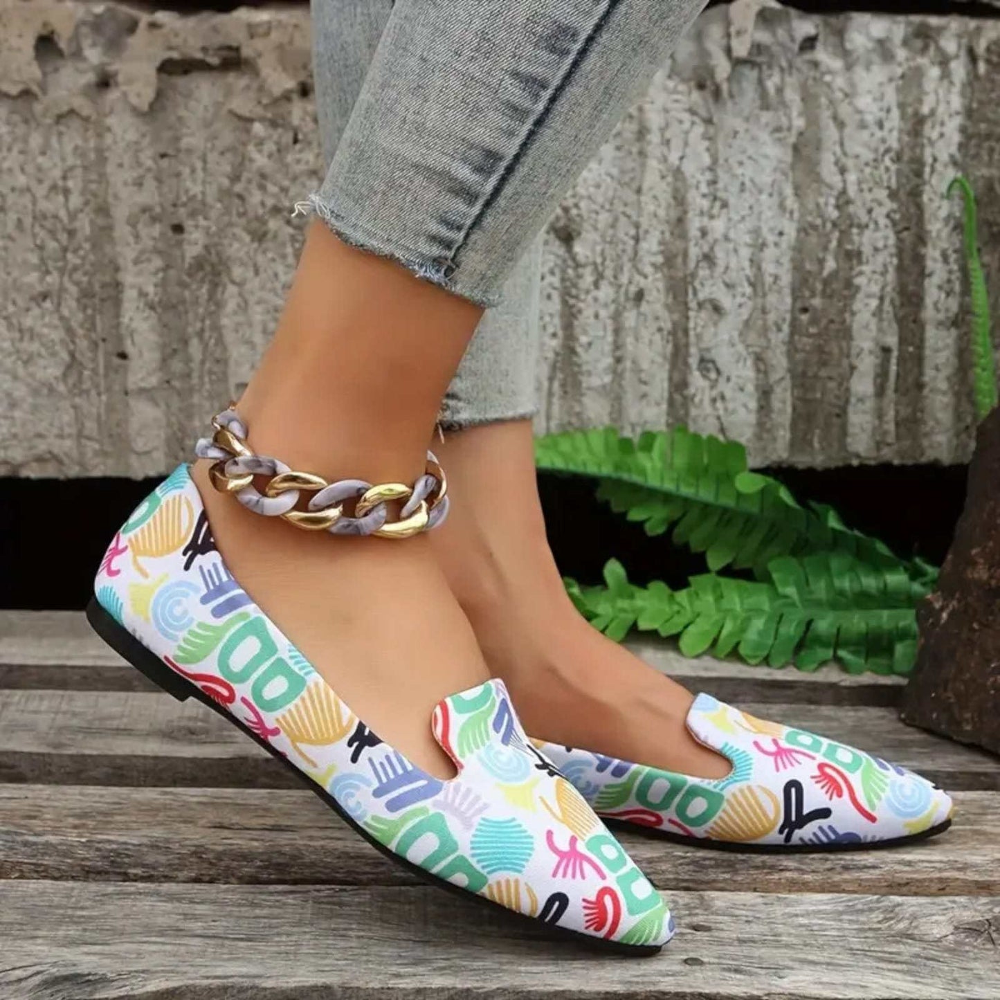 KepuceBalerina KAIRUIKAIRUIBalerina KAIRUI vijnë me një model vërtet të veçant. Të sheshta me printime, këpucë në modë me majë, këpucë të lehta dhe të rehatshme. Komode falë materialit me cilë
