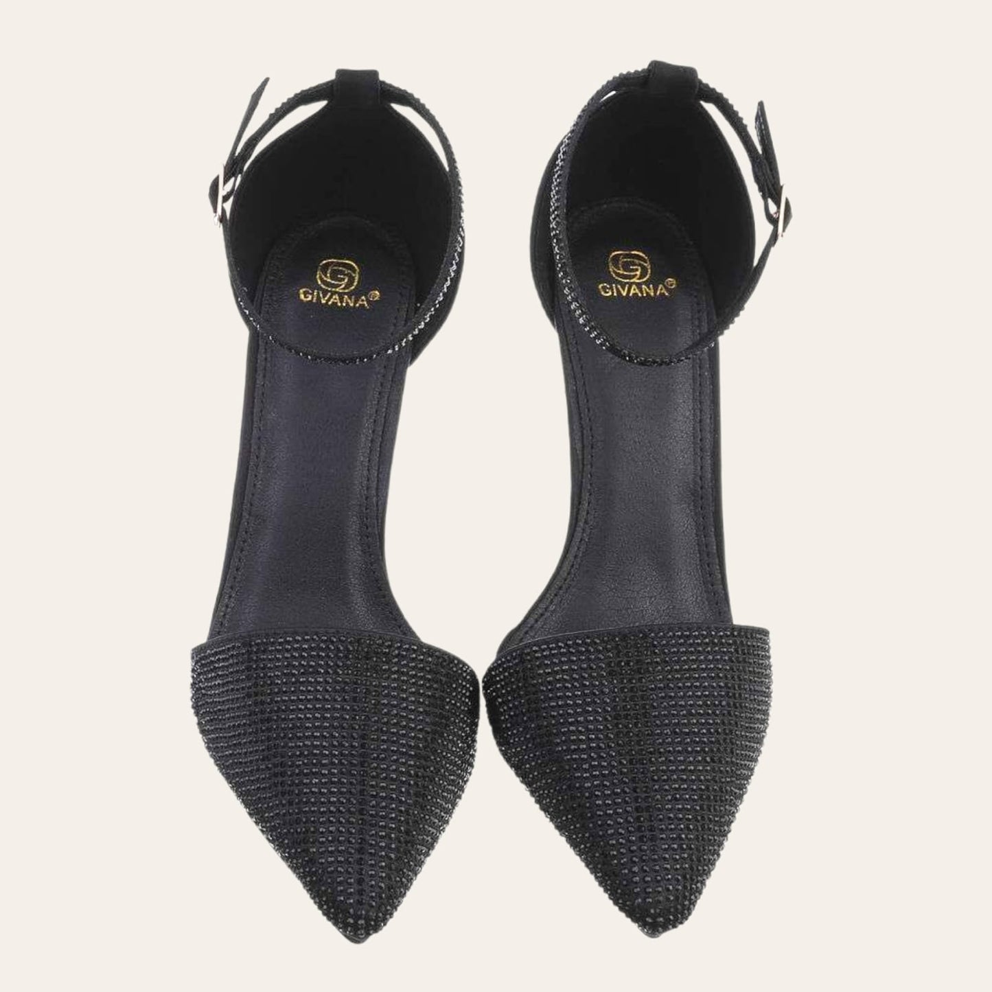 SandaleSandale ClassClassSandale Class vijnë me një model vërtet të veçant. Elegante me taka me gurë dekorativ. Komode falë materialit me cilësi te lartë.