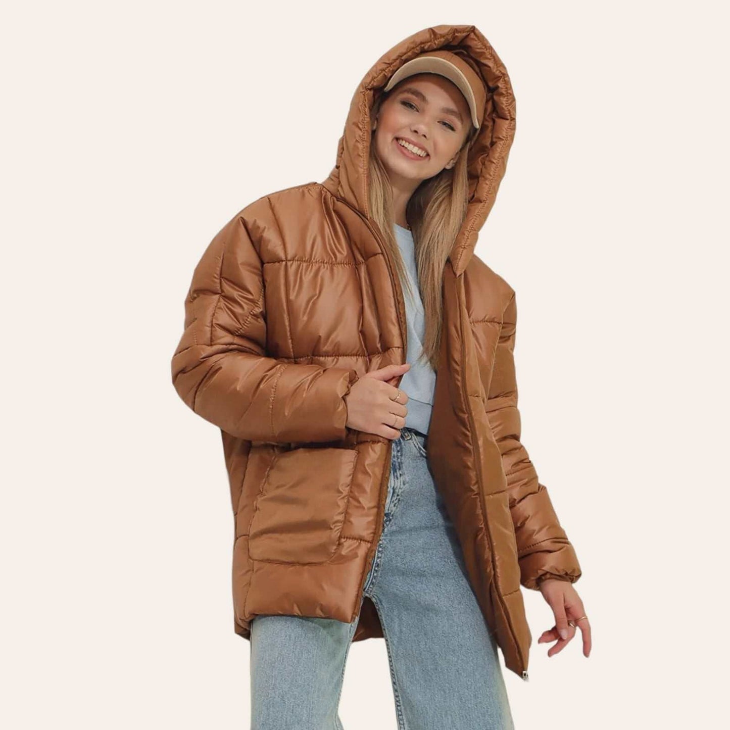 XhupXhup Puffer Trendyol #TrendyolXhup Puffer Trendyol vjen me një model vërtet të veçant. Me zinxhir në mbyllje dhe kapuç të gjerë. Dy xhepa katror anash dhe gjatësi deri te vithet. Komod falë mater