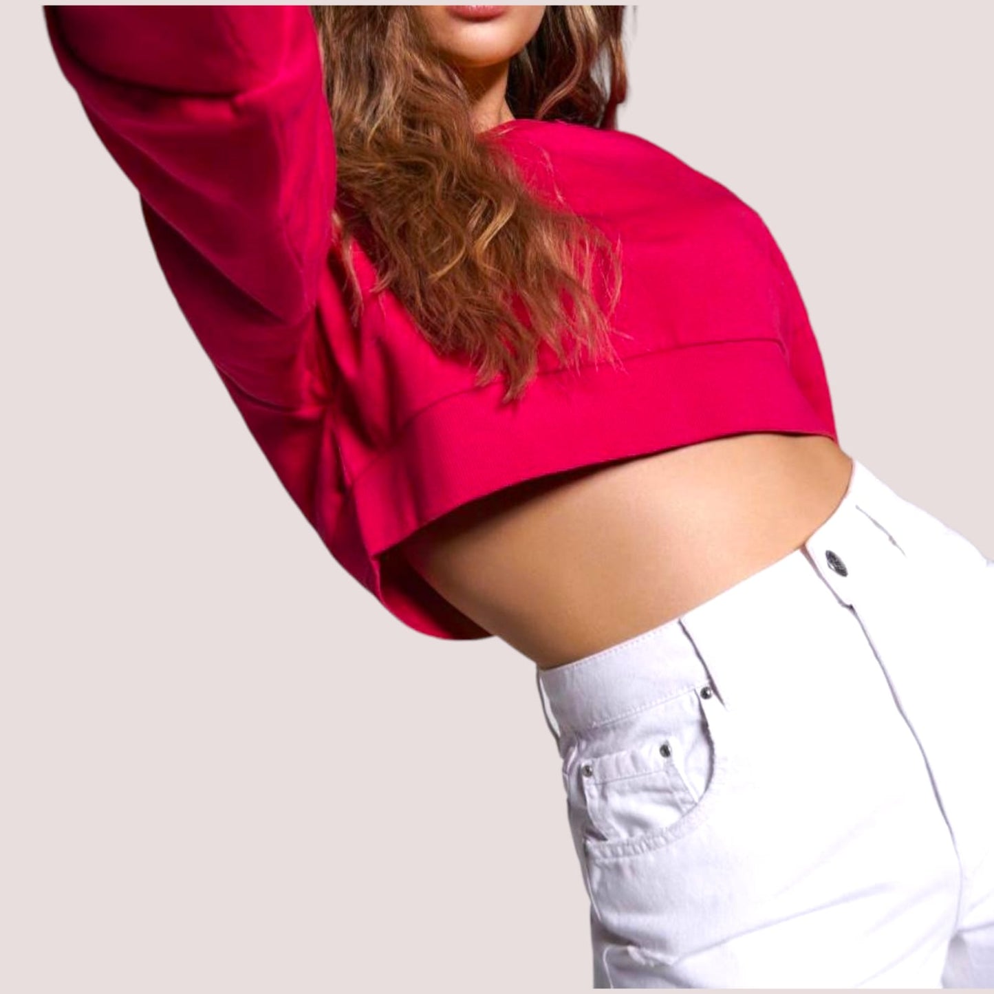 Sweatshirt cropBluzë Sportive Sinsay #Sinsay
Bluza Sportive Sinsay është vërtet e këndëshme në trup falë materialit të pambukut. Jakë te rrumbullaket dhe me mëngë të gjata . Sportiv, modern dhe e përshatshme n