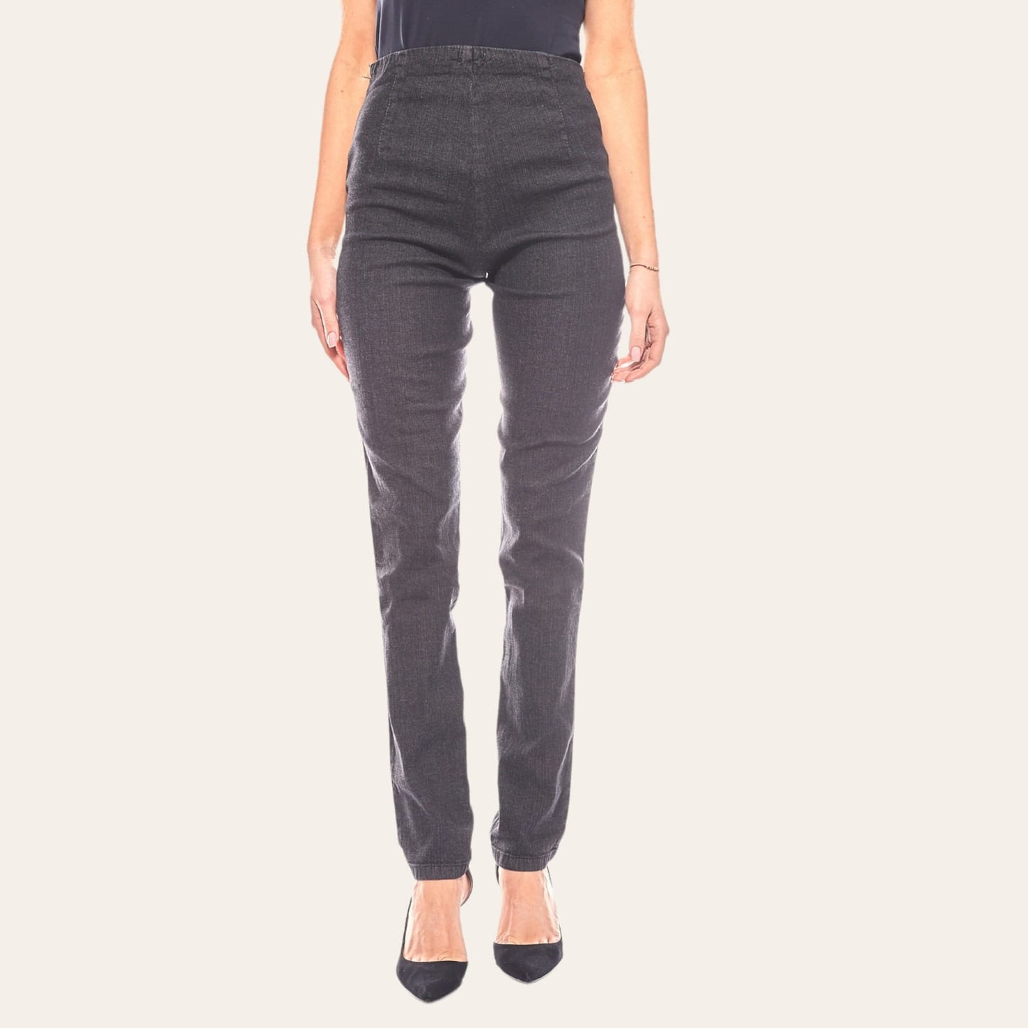 Jeans LeggingsJeans elastike Cheer #CheerJeans elatike Cheer vjen me një model vërtet të veçant. Me bel të gjatë.
Komod falë materialit me cilësi te lartë.