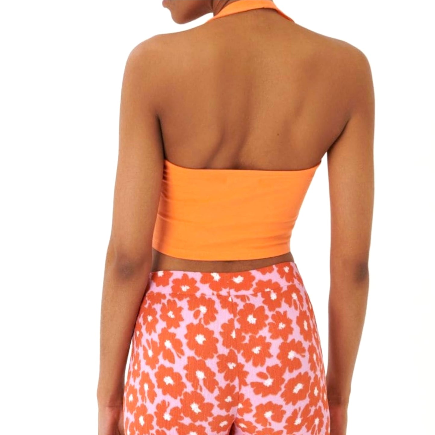 crop topCrop Top SinsaySinsayCrop Top Sinsay vjen me jakë U dhe i hapur në pjesën e shpatullave. Komod falë materialit me cilësi të lartë.