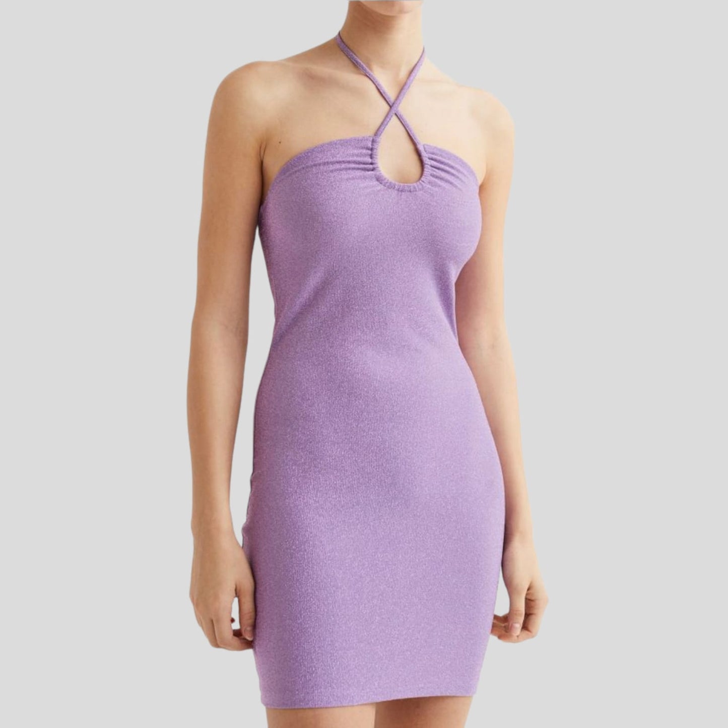 FustanFustan H&MH&MFustan H&M vjen me një model vërtet të veçant. I shkurtër dhe pas trupit duke treguar sa më bukur format trupore. Komod falë materialit me cilësi te lartë.