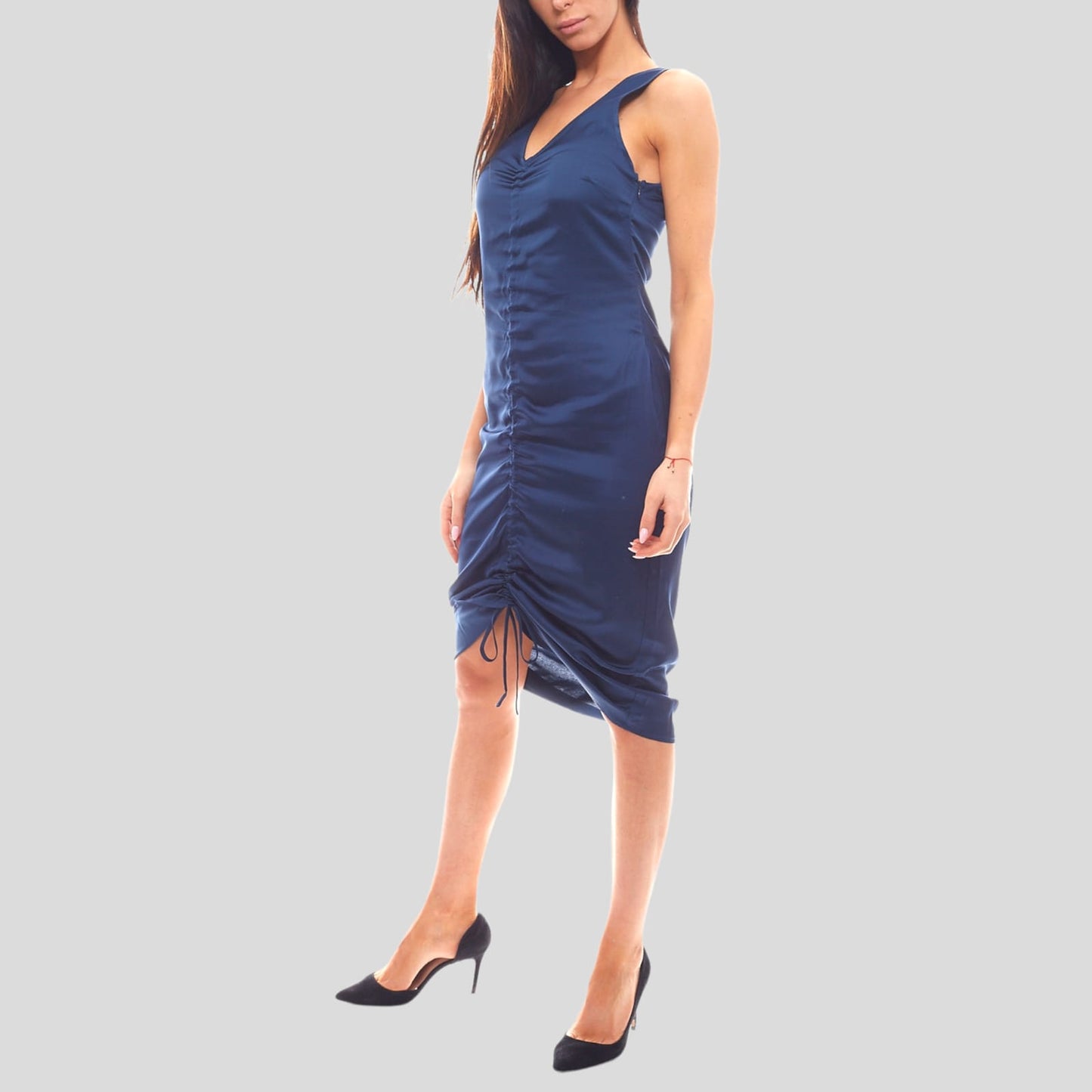 FustanFustan NAKDNAKDFustan NAKD vjen me një model vërtet të veçant. Paraqitet elegant në gjatësin e tij, me një rrip në brendësi në pjesën e përparme i cili mundëson një linjë rudhe vër