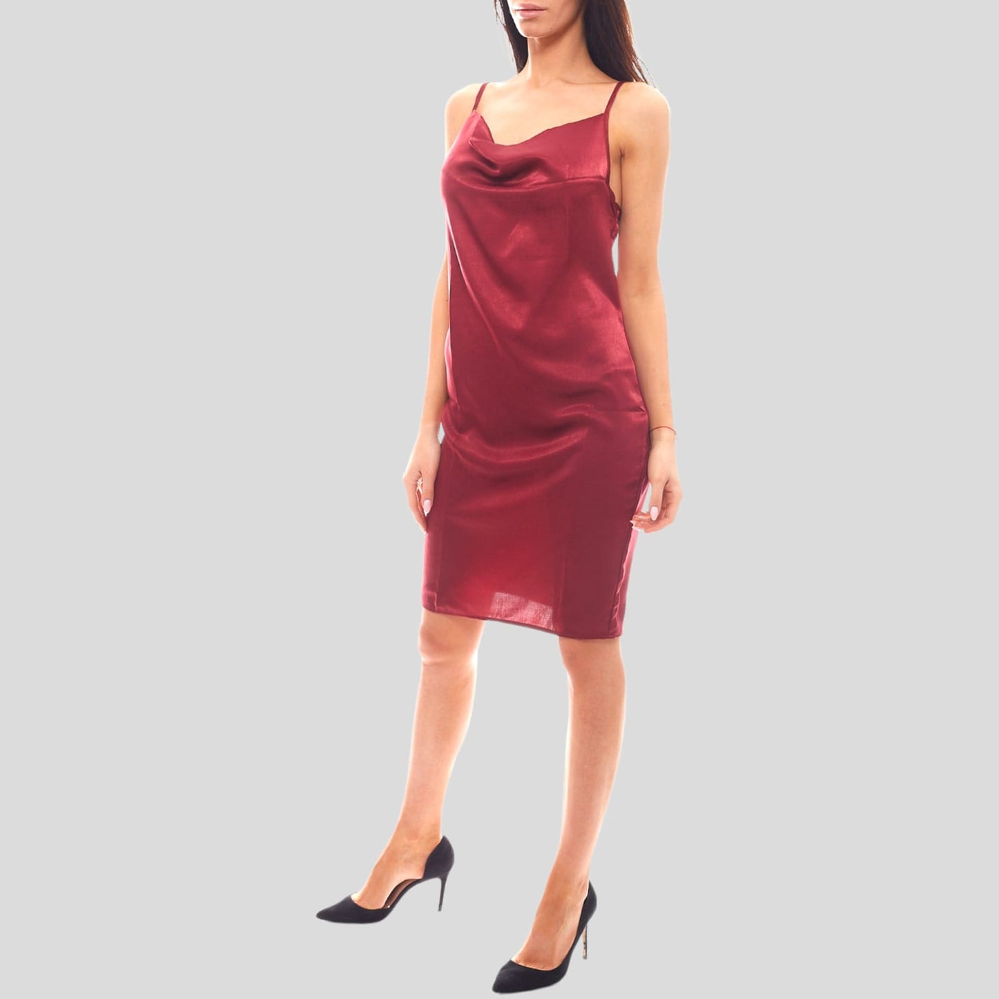 FustanFustan NAKDNAKDFustan NAKD vjen me një model vërtet të veçant. Elegant me rripa të hollë të rregullueshëm, material i mëndafshtë dhe një prerje e drejt. Komod falë materialit me c