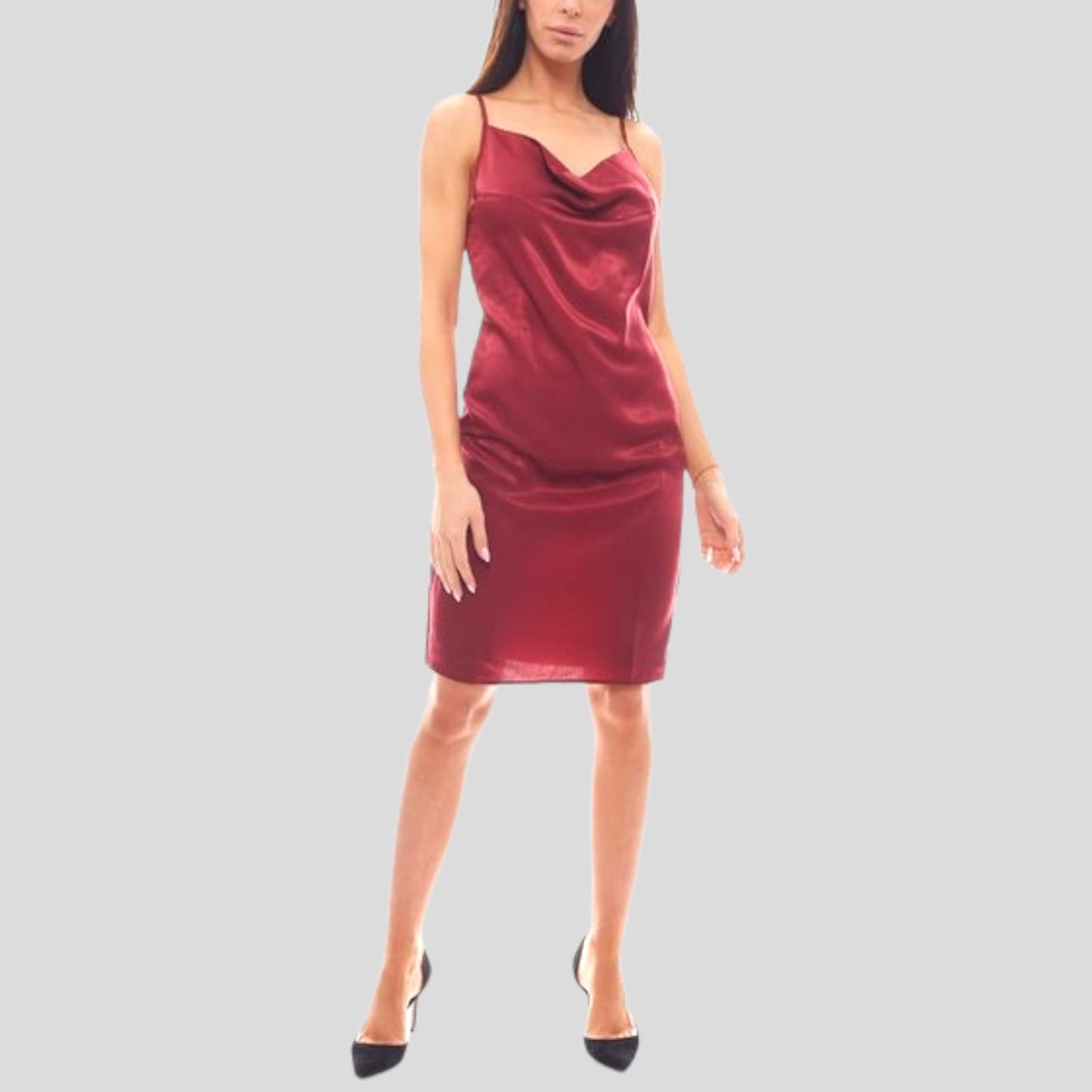 FustanFustan NAKDNAKDFustan NAKD vjen me një model vërtet të veçant. Elegant me rripa të hollë të rregullueshëm, material i mëndafshtë dhe një prerje e drejt. Komod falë materialit me c