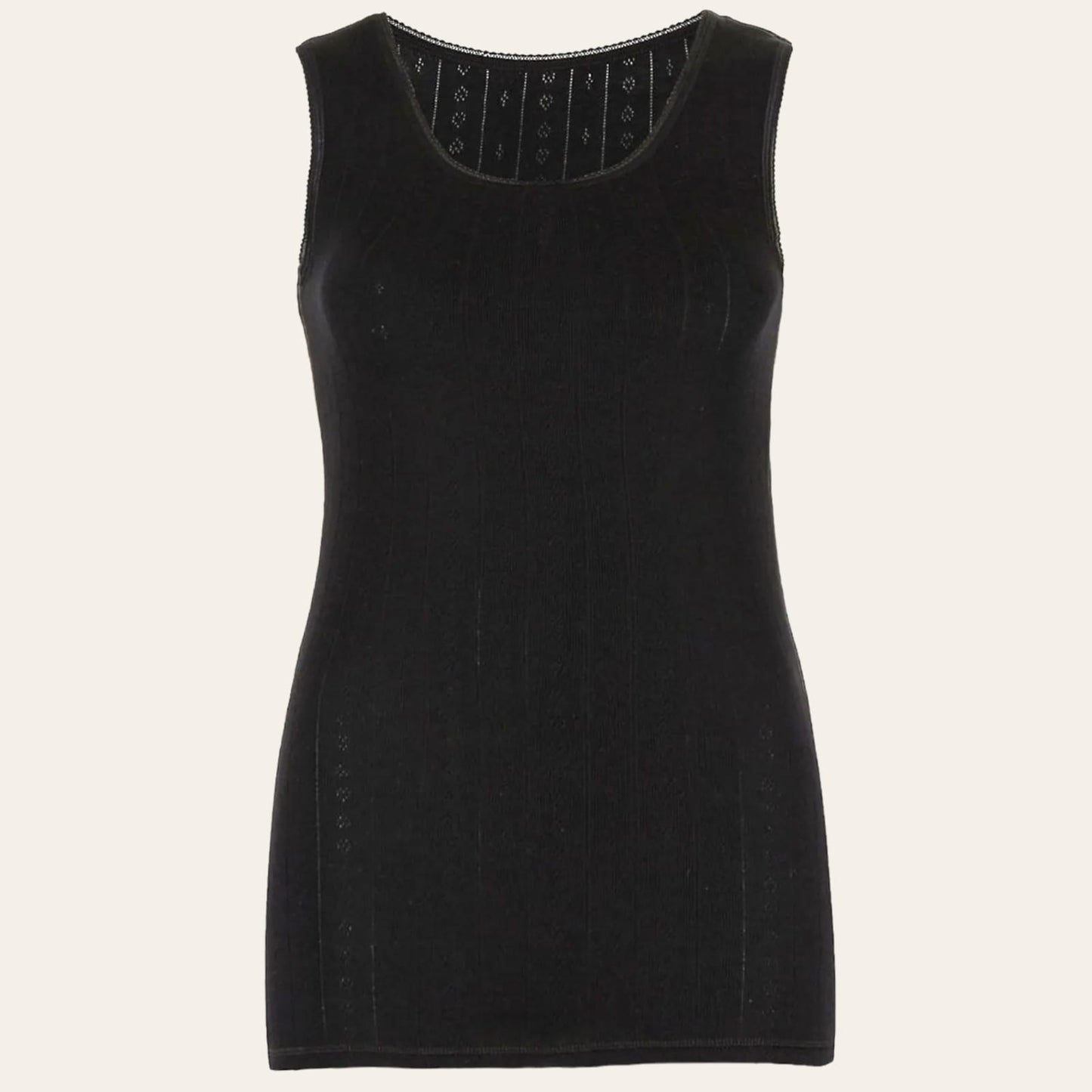 KanatiereKanatiere Vivance CollectionVivance CollectionKanatiere Vivance Collection vjen me një model vërtet të veçant. Me rripa të plotë, jakë U.
Komod falë materialit me cilësi te lartë.