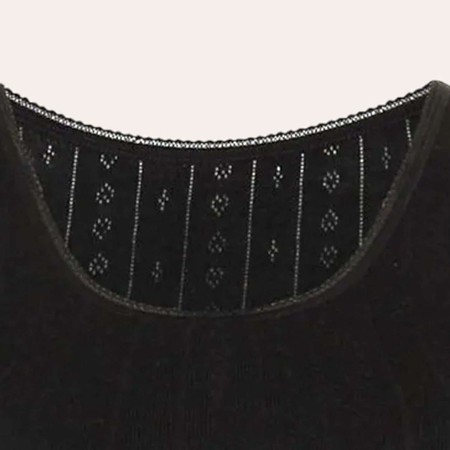 KanatiereKanatiere Vivance CollectionVivance CollectionKanatiere Vivance Collection vjen me një model vërtet të veçant. Me rripa të plotë, jakë U.
Komod falë materialit me cilësi te lartë.