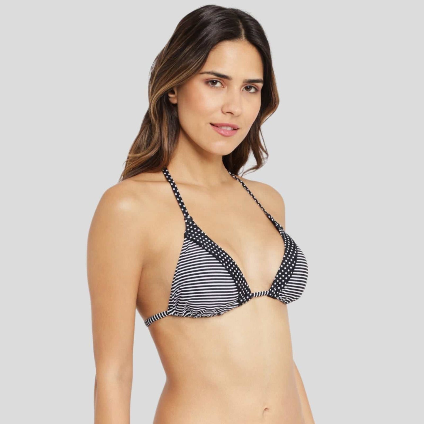 Rroba PlazhiTop Bikini S'OliverS'OliverTop Bikini S'Oliver vijnë me një model vërtet të veçant. Komod falë materialit me cilësi te lartë.