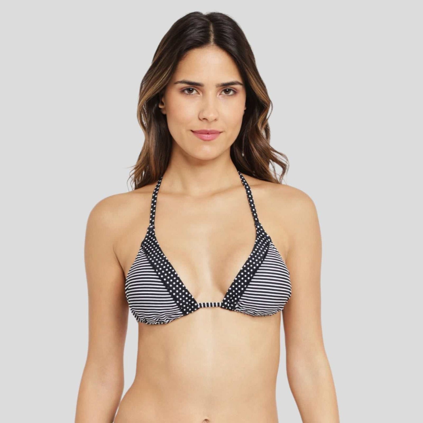 Rroba PlazhiTop Bikini S'OliverS'OliverTop Bikini S'Oliver vijnë me një model vërtet të veçant. Komod falë materialit me cilësi te lartë.