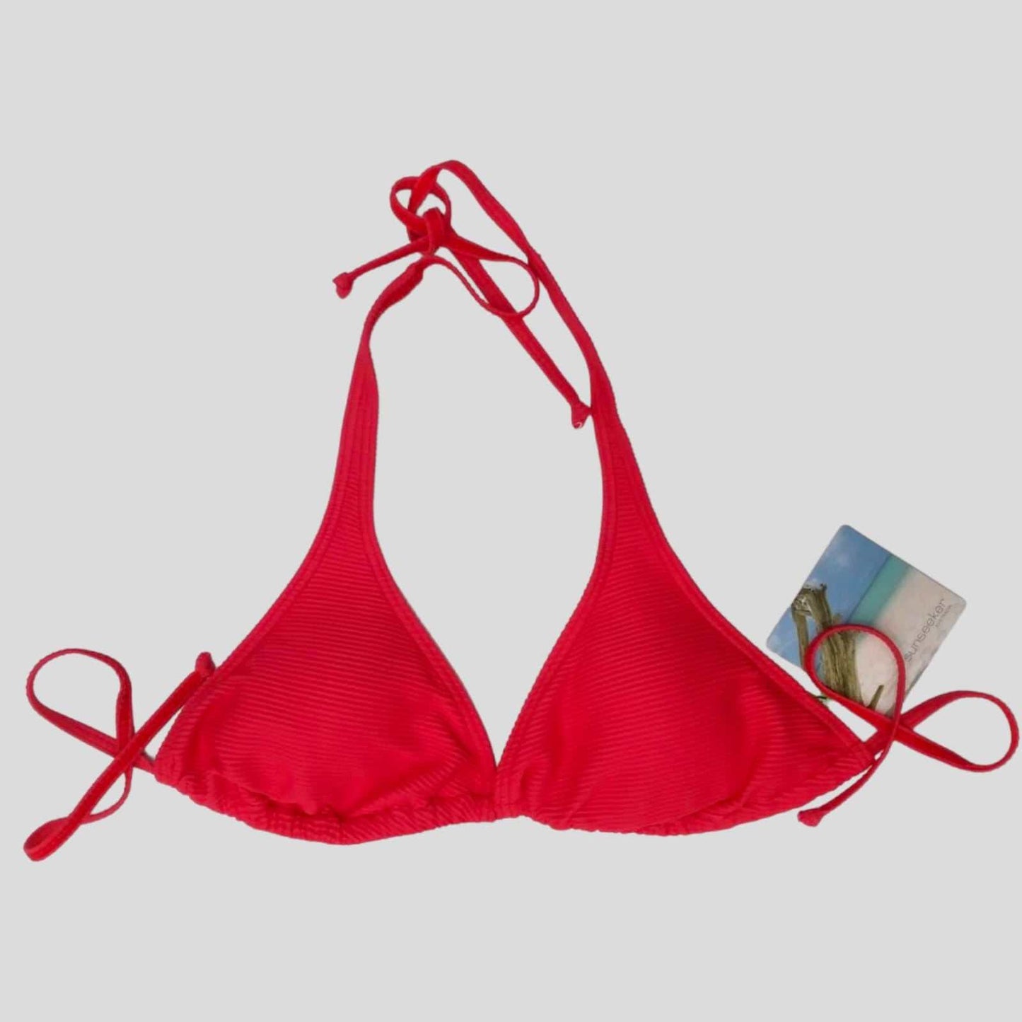 Rroba PlazhiTop Bikini SunseekerSunseekerTop Bikini Sunseeker vijnë me një model vërtet të veçant. Komod falë materialit me cilësi te lartë.