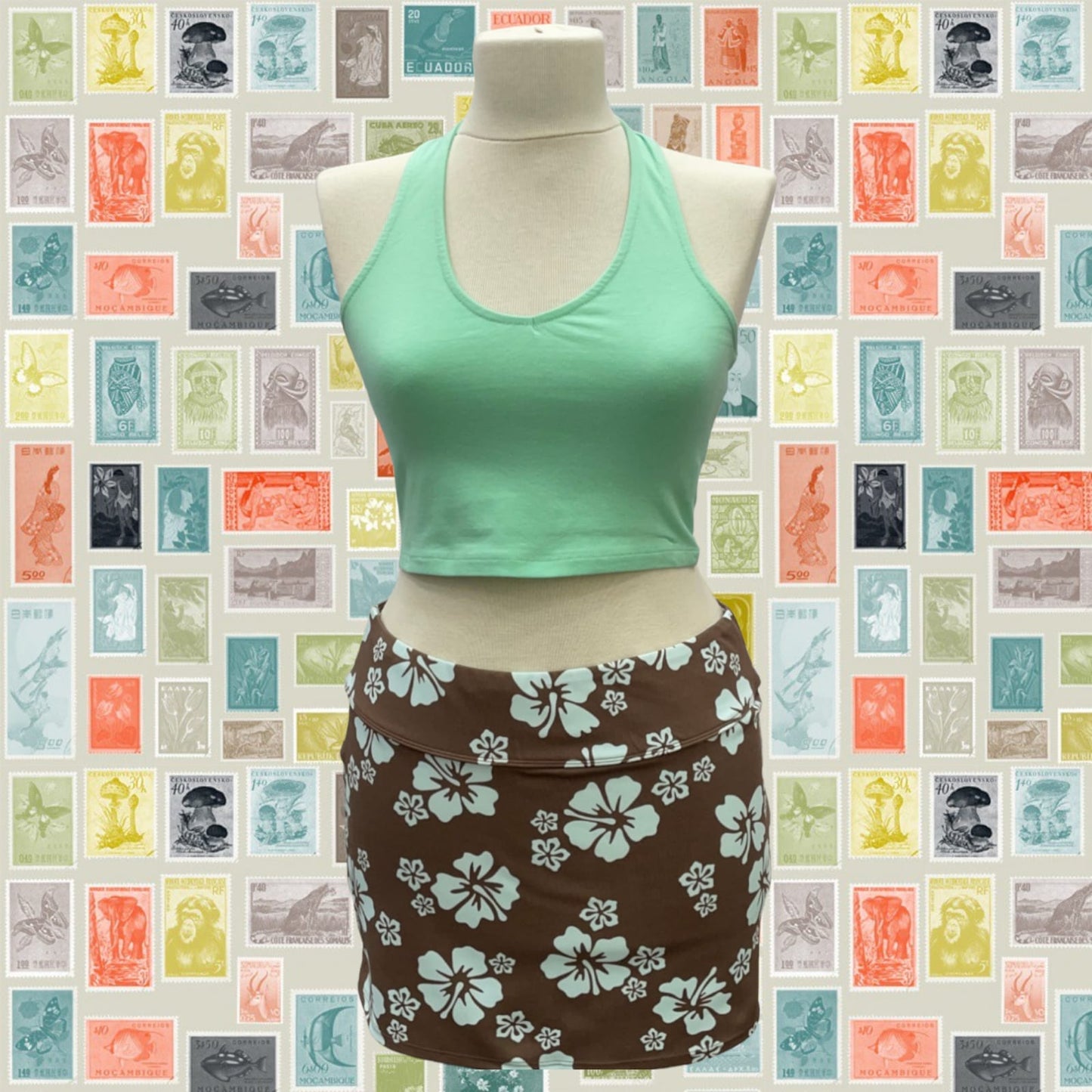 MinifundMinifund H&MH&MMinifund H&M vjen me një model vërtet të veçant. I ngushtë dhe me bel të ulët. Me desing me lule. Komod falë materialit me cilësi te lartë.