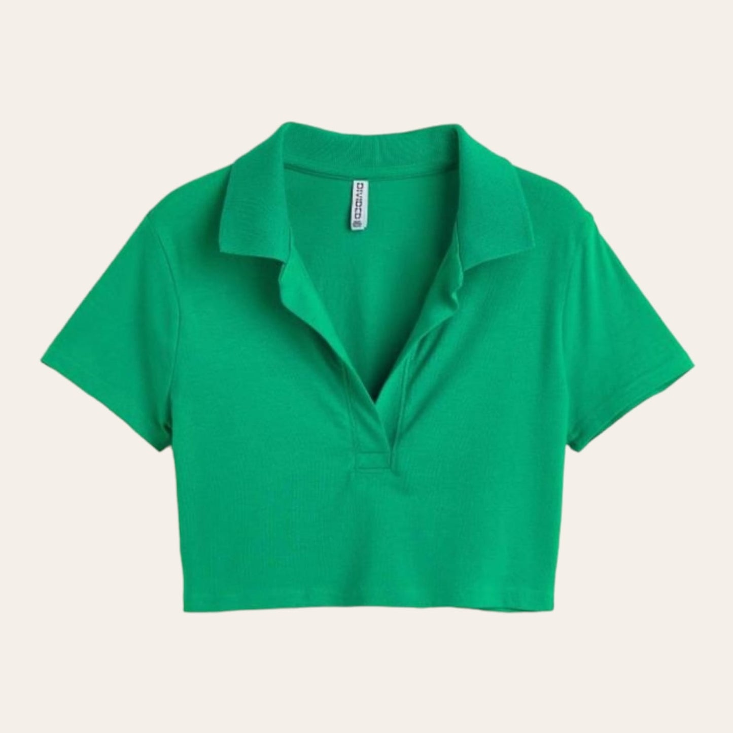 BluzeCrop Top T-shirt H&MH&MCrop Top T-shirt H&M vjen me një model vërtet të veçant. Mëngë të shkurta, me jakë V e palosur dhe prerje e shkurtër. Komod falë materialit me cilësi te lartë.