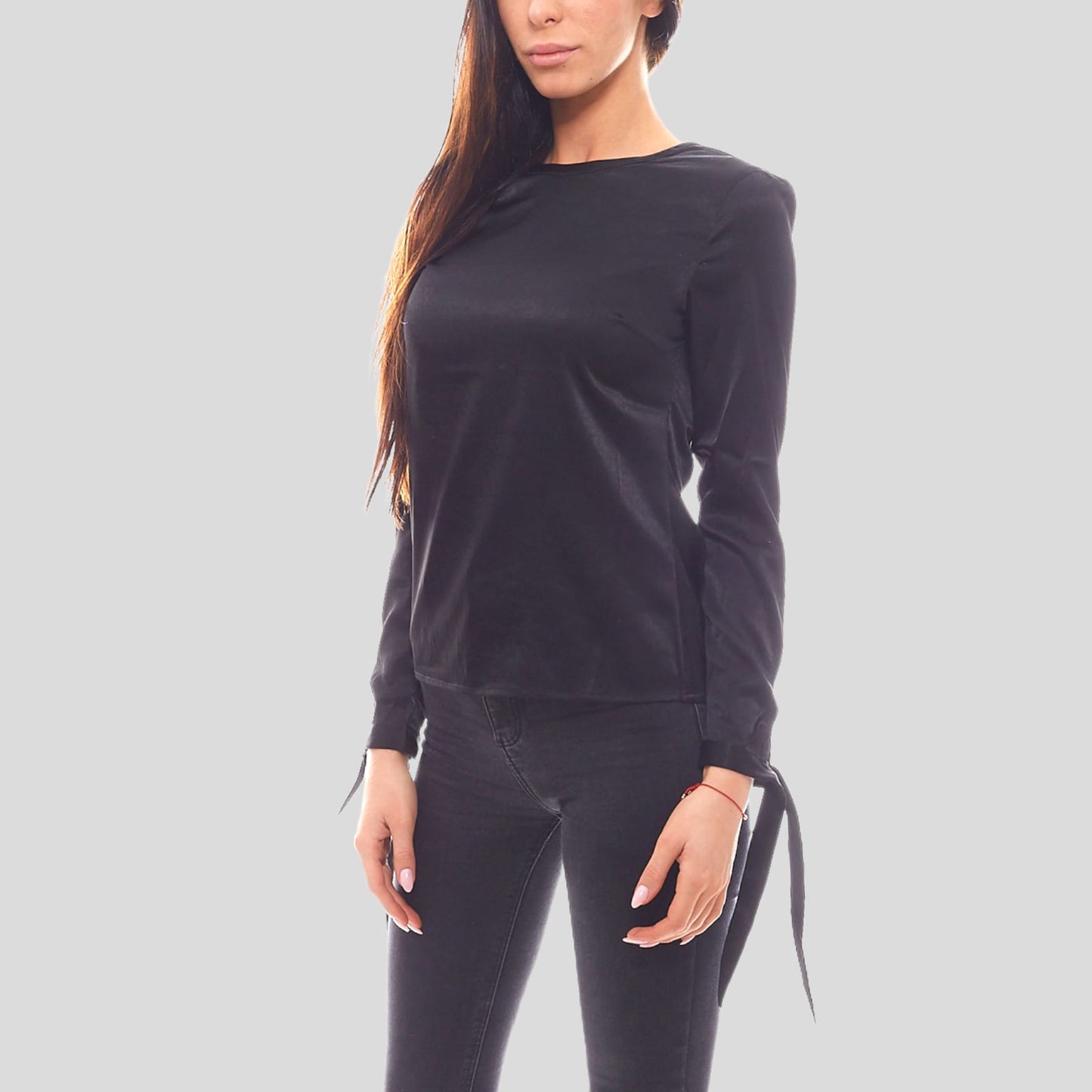 BluzeBluzë NAKD #NAKDBluzë NAKD vjen në një model vërtet klas. Me lidhëse tepër fashion te mëngët.