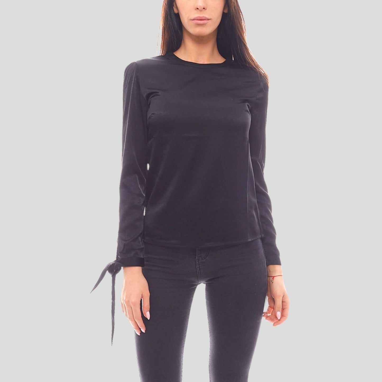 BluzeBluzë NAKD #NAKDBluzë NAKD vjen në një model vërtet klas. Me lidhëse tepër fashion te mëngët.