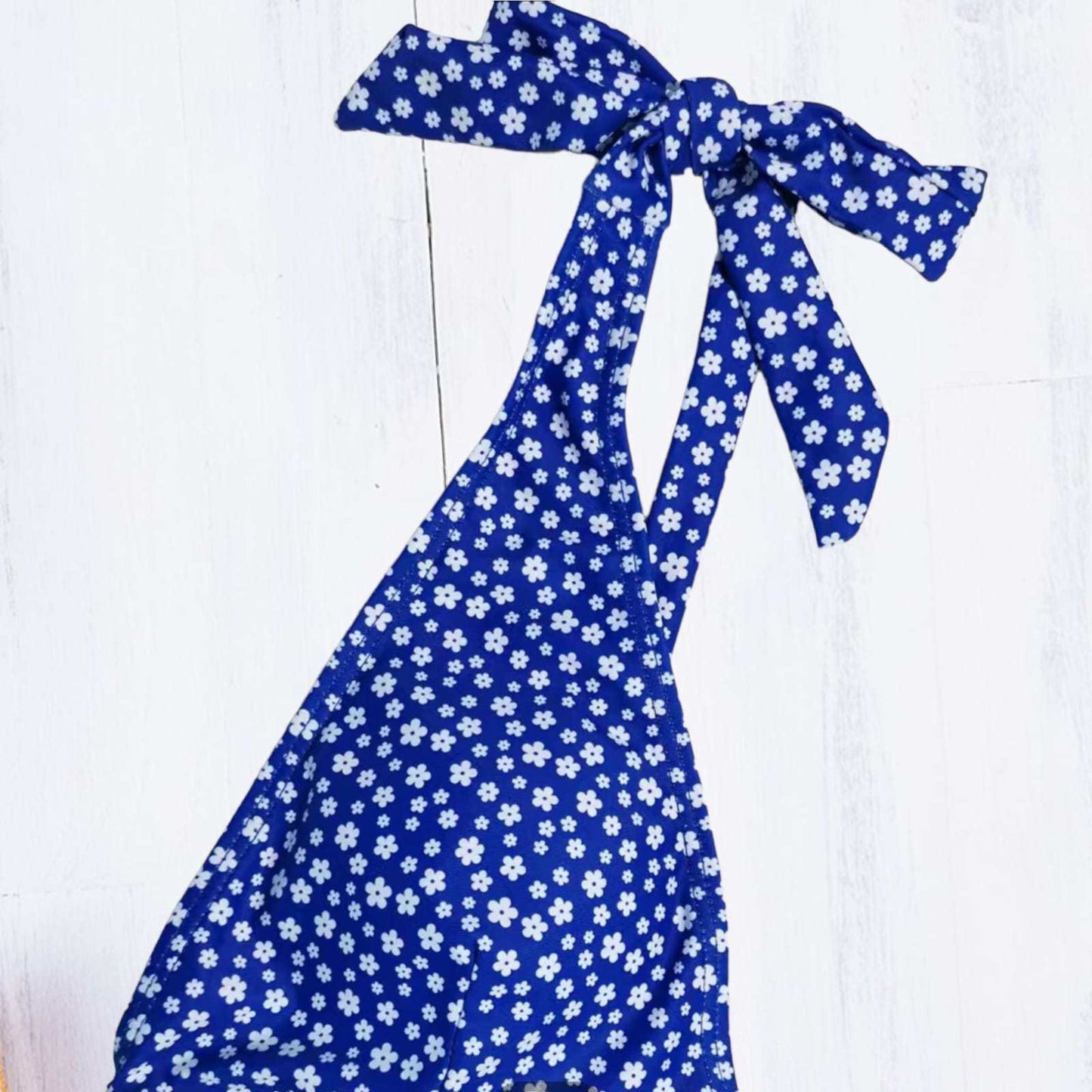 Rroba PlazhiRroba Plazhi Set PolkaPolkaRroba Plazhi Set Polka vijnë me një model vërtet të veçant. Desing me lule. Komode falë materialit me cilësi te lartë.