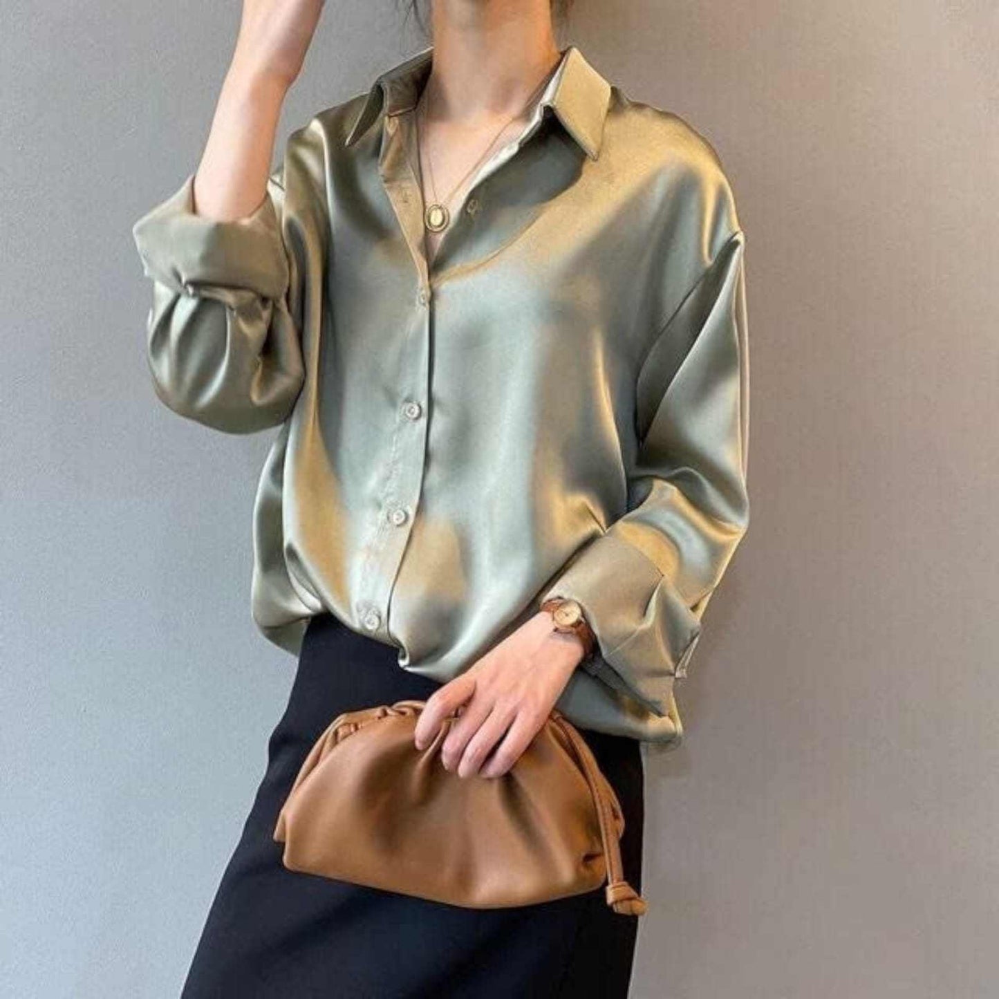 KemisheKëmishë Satin FashionFashionKëmishë Satin Fashion vjen me një model vërtet të veçant. Model fit të rregullt dhe prerje klasike. Komod falë materialit me cilësi te lartë.