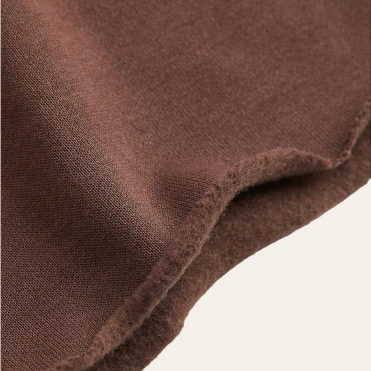 Sweatshirt cropBluzë Sportive H&M #H&MBluzë Sportive H&M është vërtet e këndëshme në trup falë materialit të pambukut. Jakë te rrumbullaket dhe me mëngë të gjata . Sportiv, modern dhe e përshatshme n
