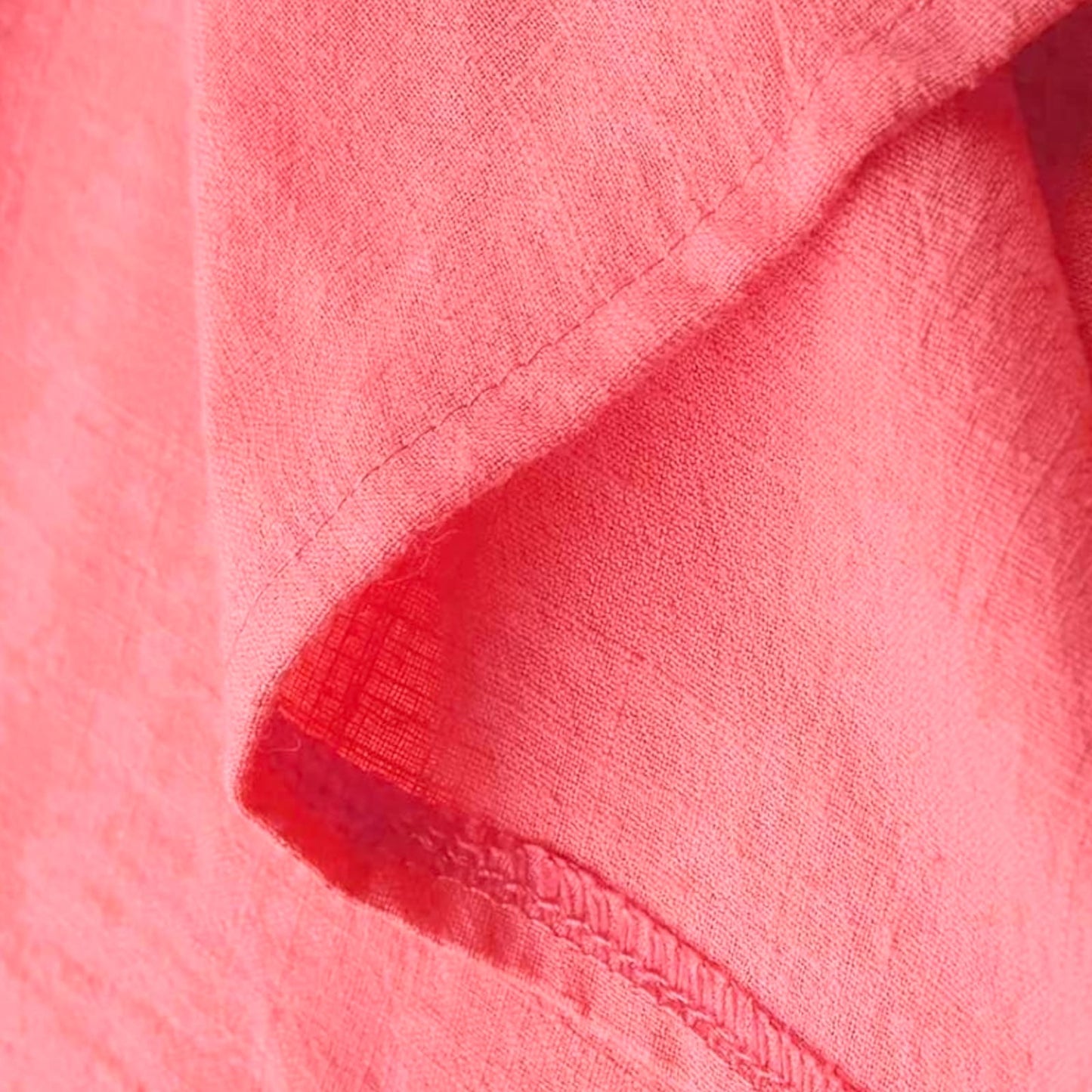 BluzeBluzë Antonela's FlavoursAntonela's FlavoursBluzë Antonela's Flavours vjen me një model vërtet të veçant. Mëngë të shkurta dhe një ngjyrëshe. Komod falë materialit me cilësi te lartë.