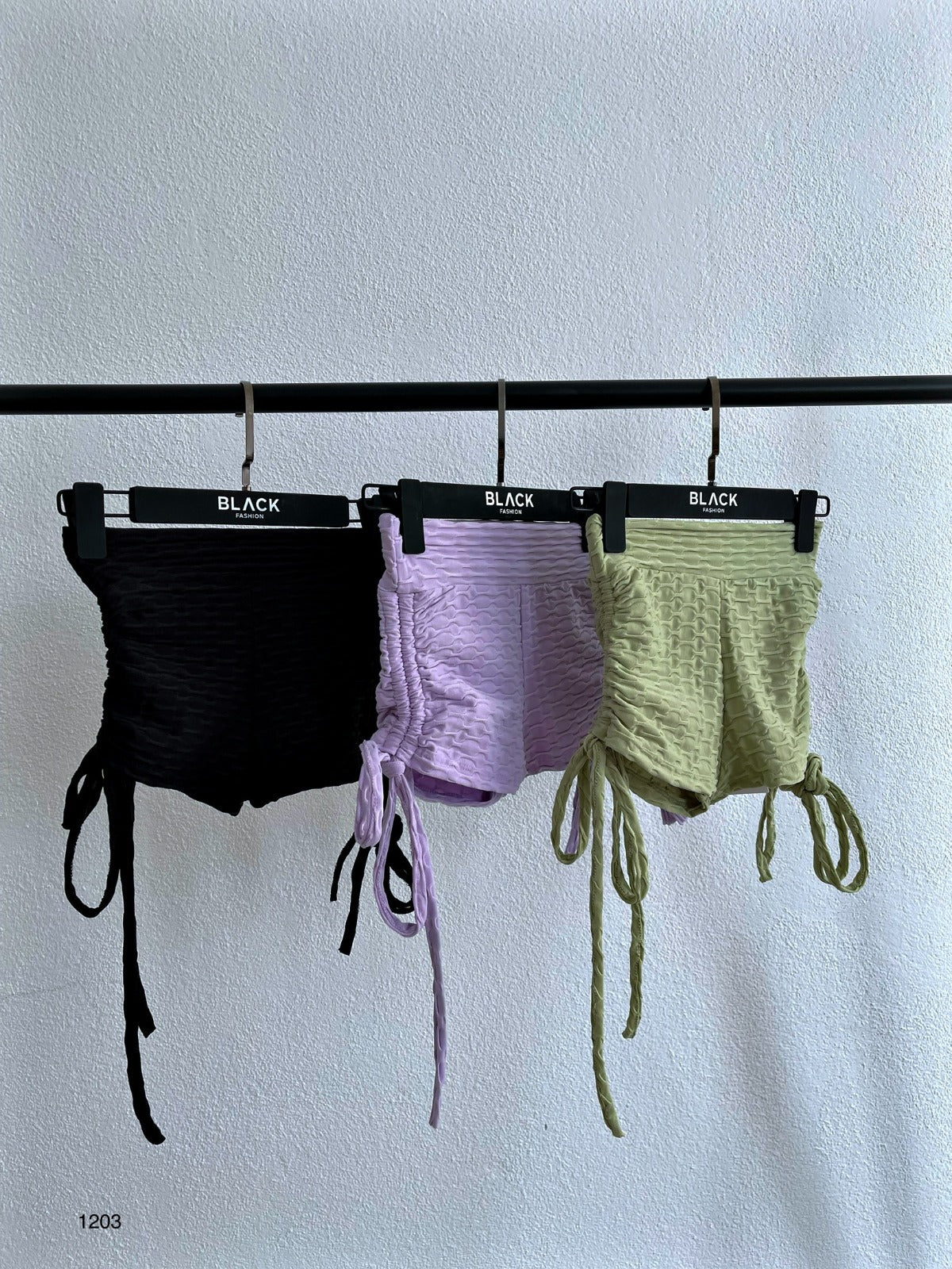 ShortsPantallona Gym LoncaLoncaPantallona Gym Lonca te pershtateshme per palester ose aktivitete te tjera sportive .