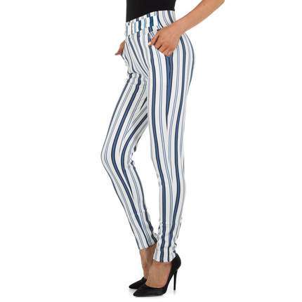 Pantallona klasikePantallona Chinos Holala #Chinos HolalaPantallona Chinos Holala vjinë me një model vërtet të veçant. Me vija, bel të lartë dhe dy xhepa anash. Pa zinxhirë dhe një rrip modelues përpara. Komod falë materia
