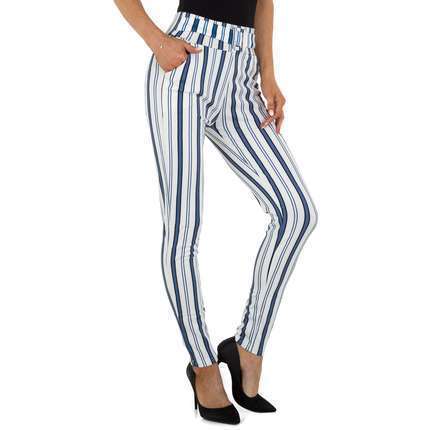 Pantallona klasikePantallona Chinos Holala #Chinos HolalaPantallona Chinos Holala vjinë me një model vërtet të veçant. Me vija, bel të lartë dhe dy xhepa anash. Pa zinxhirë dhe një rrip modelues përpara. Komod falë materia