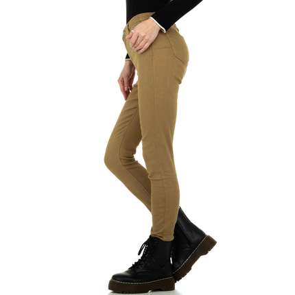 PantallonaJeans DaysieDaysieJeans Daysie vjen me një model vërtet të veçant. Kamel dhe me xhepa anash dhe mbrapa. Komod falë materialit me cilësi te lartë.