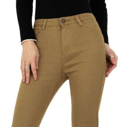 PantallonaJeans DaysieDaysieJeans Daysie vjen me një model vërtet të veçant. Kamel dhe me xhepa anash dhe mbrapa. Komod falë materialit me cilësi te lartë.