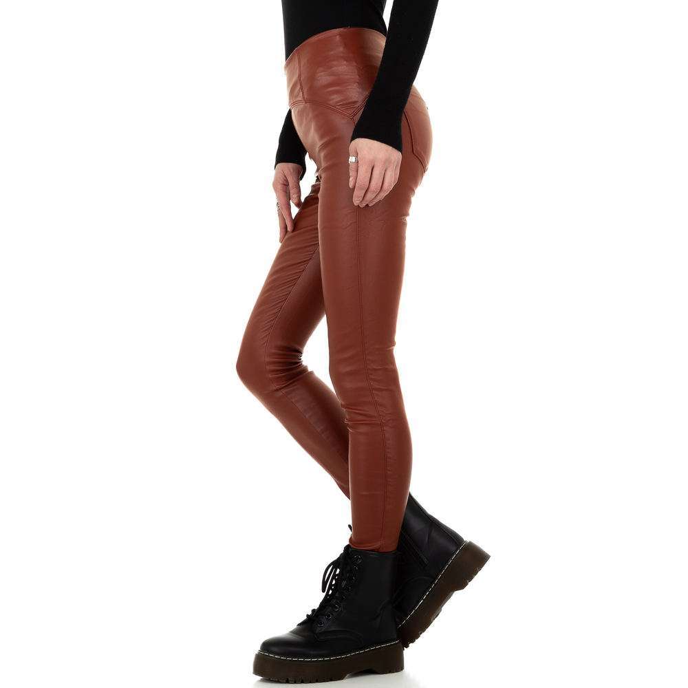 PantallonaPantallona Hose DaysieDaysiePantallona Hose Daysie vijnë me një model vërtet të veçant. Të ngushta dhe lëkurë optike. Komod falë materialit me cilësi te lartë.