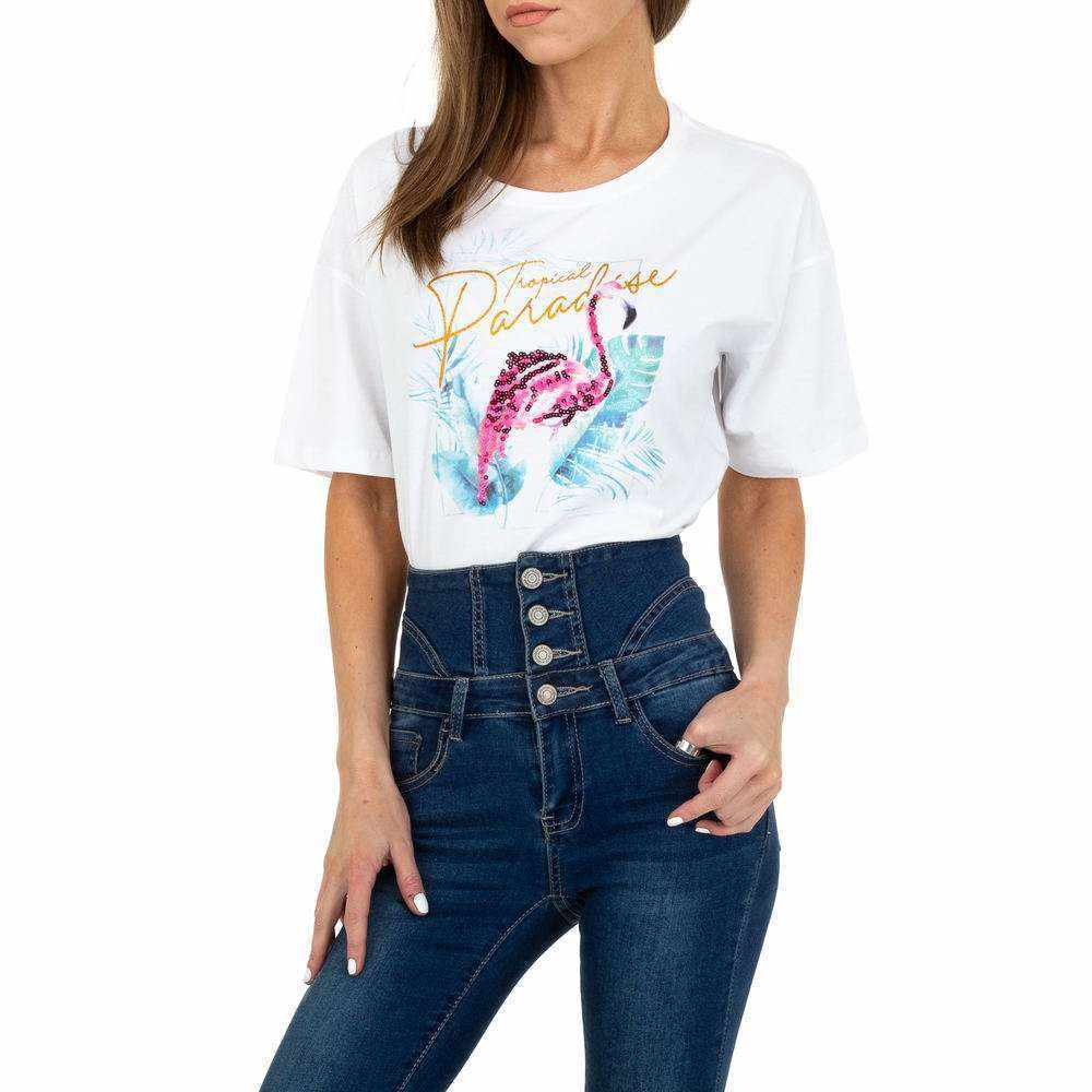T-shirtT-Shirt Glo StoryGlo StoryT-Shirt Glo Story vjen me një model vërtet të veçant. Një ngjyrëshe (e bardhë) dhe me një Flamingo të stampuar. Komod falë materialit me cilësi te lartë.