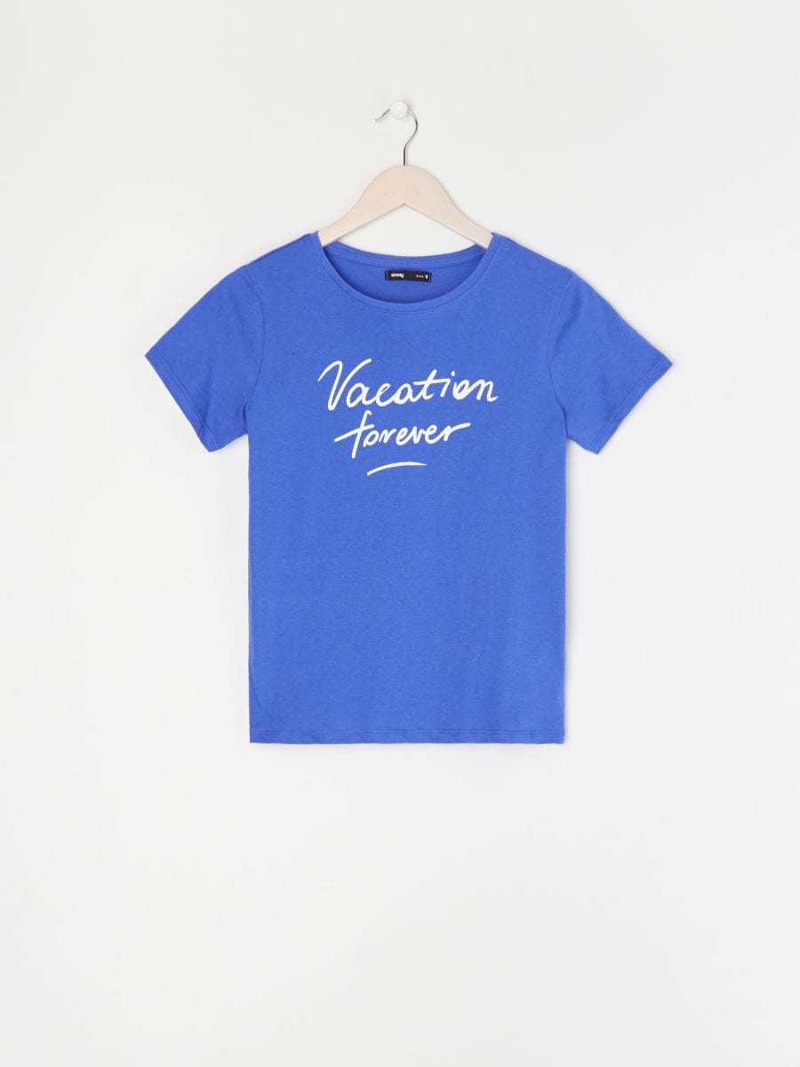 T-shirtT-Shirt SinsaySinsayT-Shirt Sinsay vjen me një model vërtet të veçant. Qafë të rrumbullakët, krahë të shkurtër me print dekorativ. Komod falë materialit me cilësi te lartë.
