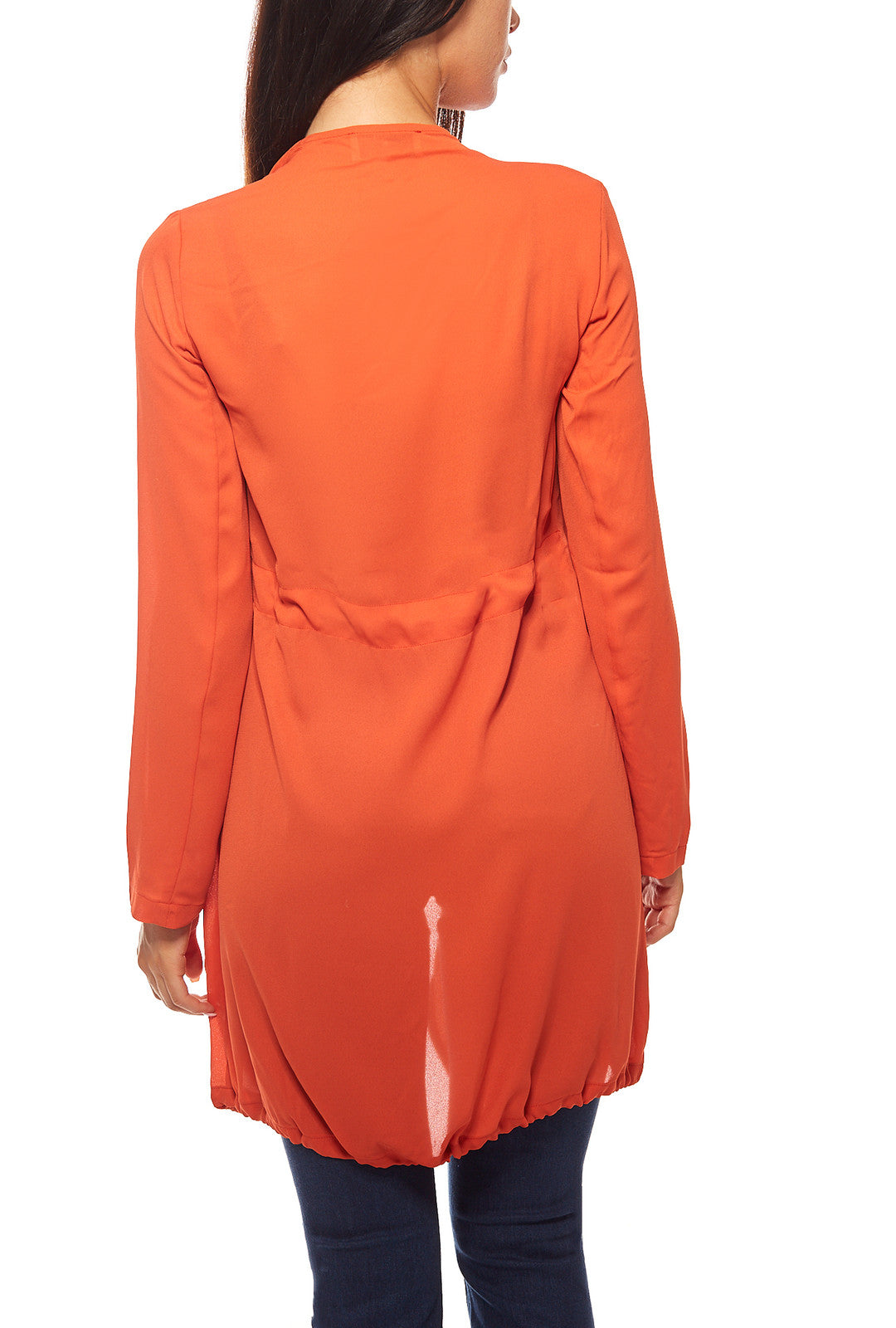 Chiffon (xhaket Verore)Xhaketë Pranverore RICK CARDONARick CardonaXhaketa pranverore RICK CARDONA vjen elegante dhe e lehtë. Me rrip (litari) të brendshëm në mes për të krijuar format e belit (sipas dëshirës). E derdhur në kraharor