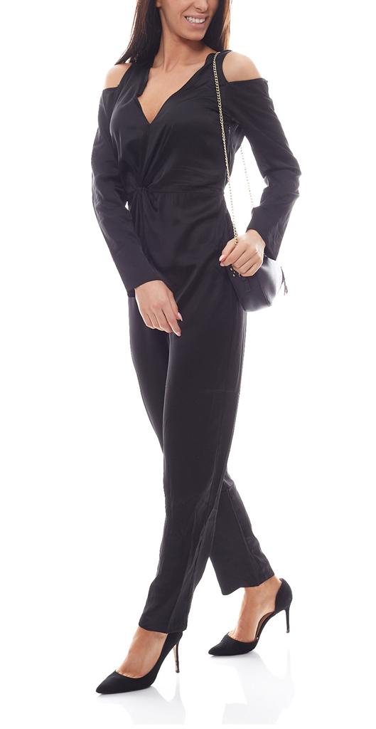 JumpsuitJumpsuit NAKD #NAKD
Jumpsuit NAKD vjen me një model vërtet të veçant. Elegant, jakv V dhe me prerje te shpatullat. Komod falë materialit me cilësi te lartë.