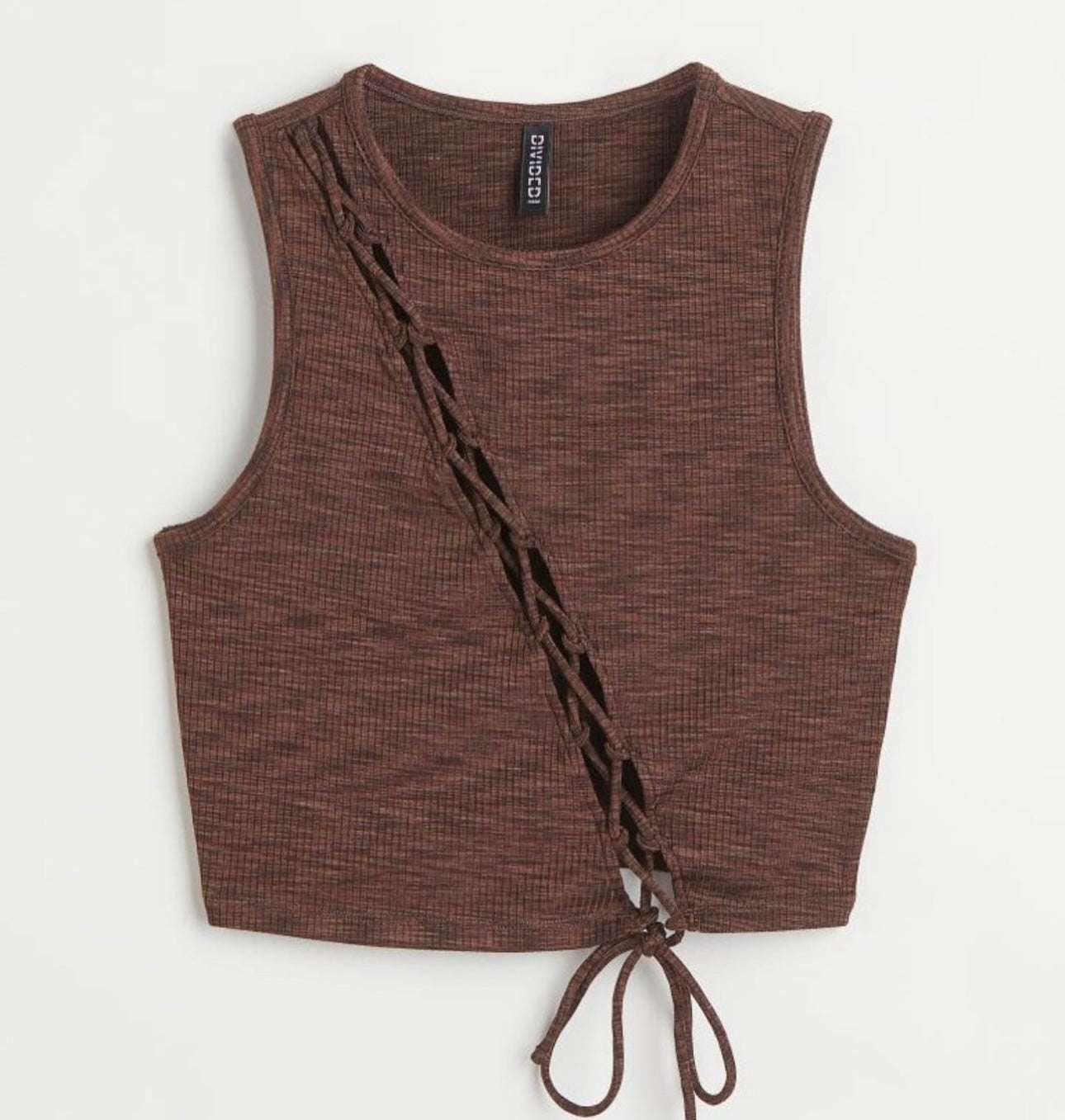 Kanatiere TopKanatiere e shkurtër H&MH&MKanatiere e shkurtër H&M vjen me një model vërtet të veçant. Me riga, prerje përpara dhe lidhje me rrip dekorues. Komod falë materialit me cilësi te lartë.