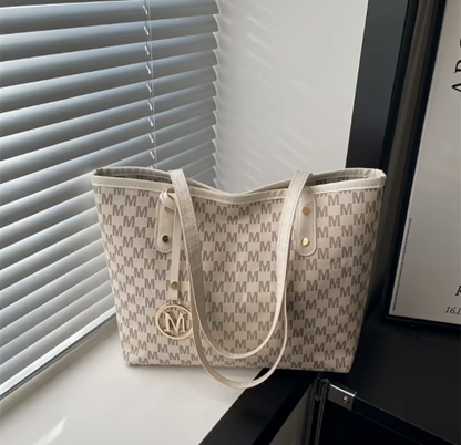 Çantë Tote me Pattern “M” – PU Leather Antonela's Flavours