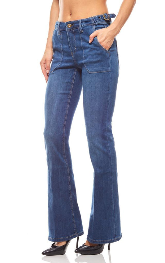 JeansJeans Arizona #ArizonaJeans Arizona vijnë me një model vërtet të veçant. Xhepa të mëdhenj përpara dhe elastik. Komod falë materialit me cilësi te lartë.