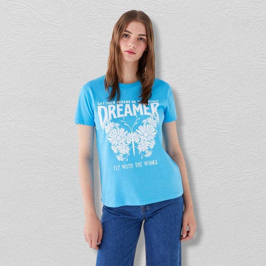 T-shirtT-Shirt XSIDEXSIDET-Shirt XSIDE vjen me një model vërtet të veçant. Qafë të rrumbullakët, krahë të shkurtër me print shkrim "Dreamer". Komod falë materialit me cilësi te lartë.