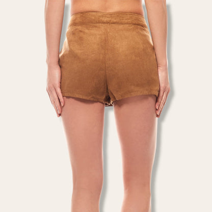 Pantallona te shkurtaPantallona të shkurtra Aniston #AnistonPantallona të shkurtra Aniston vijnë me një model vërtet të veçant. Prerje pale si fund përpara. Komode falë materialit me cilësi te lartë.