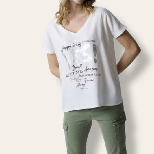 T-shirtT-Shirt Mister LadyMister LadyT-Shirt Mister Lady vjen me një model vërtet të veçant. E bardhë dhe shkrim Yes. Komod falë materialit me cilësi te lartë.rahet