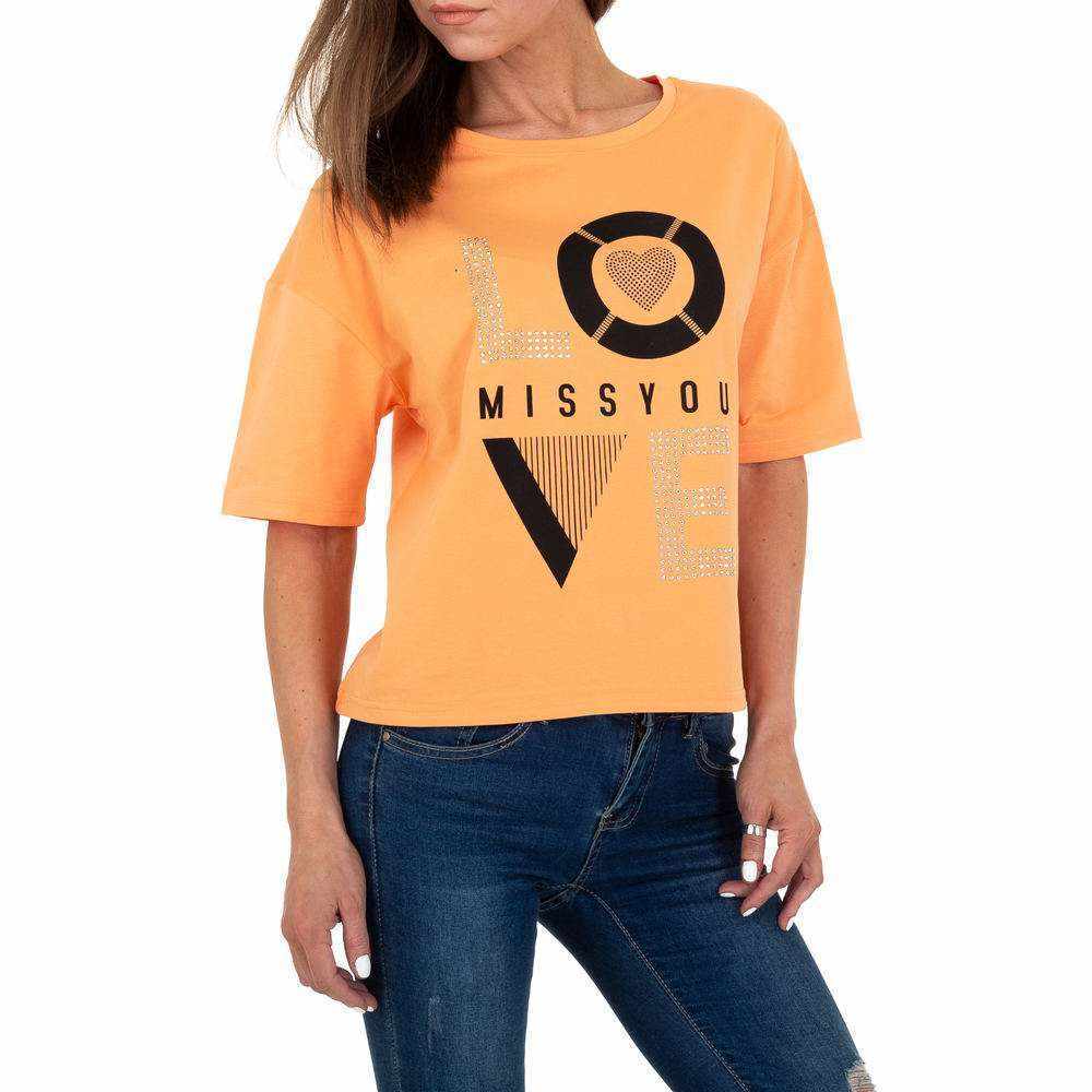 T-shirtT-Shirt Glo StoryGlo StoryT-Shirt Glo Story vjen me një model vërtet të veçant. Një ngjyrëshe (portokalli) dhe me shkrim "Miss You" te stampuar. Komod falë materialit me cilësi te lartë.