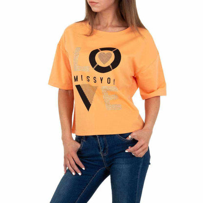 T-shirtT-Shirt Glo StoryGlo StoryT-Shirt Glo Story vjen me një model vërtet të veçant. Një ngjyrëshe (portokalli) dhe me shkrim "Miss You" te stampuar. Komod falë materialit me cilësi te lartë.