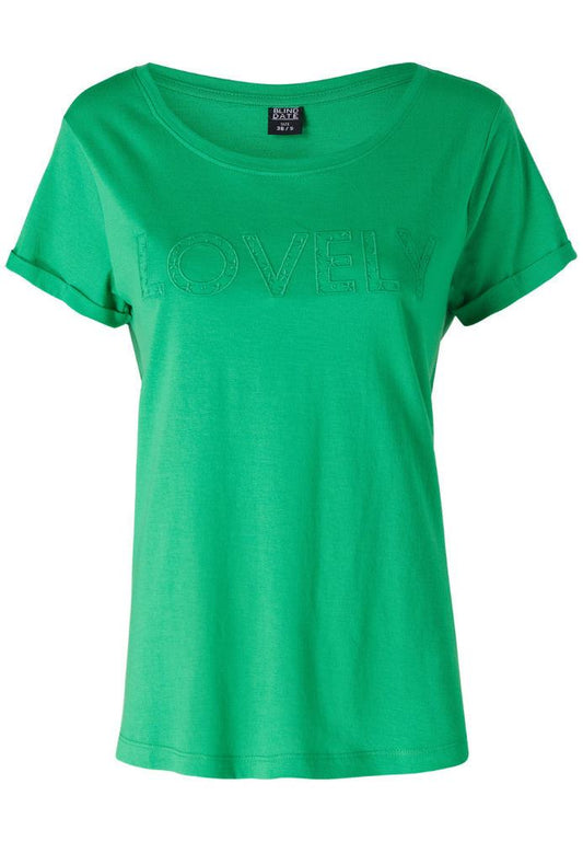 T-shirtT-Shirt Blind DateBlind DateT-Shirt Blind Date vjen me një model vërtet të veçant. Prerje e thjeshtë dhe me shkrim "LOVE". Komod falë materialit me cilësi te lartë.